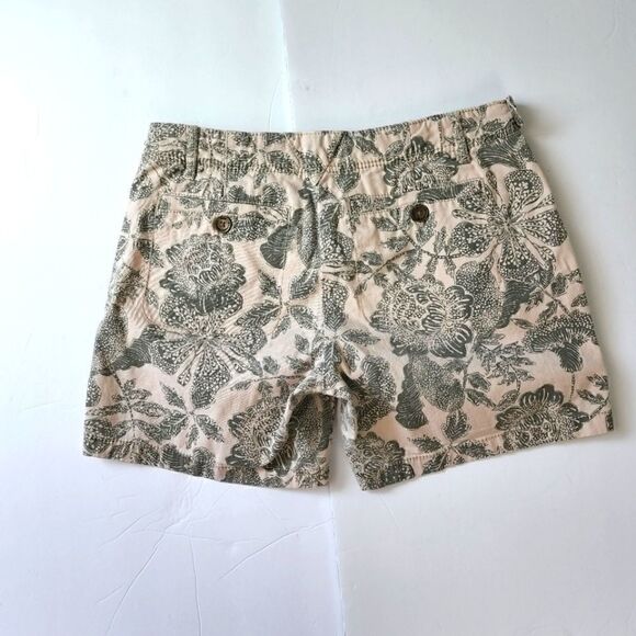 NINE WEST VINTAGE AMERICA MID RISE SHORTS OFF WHITE AND GREEN FLORAL SIZE 4 - Picture 2 of 6